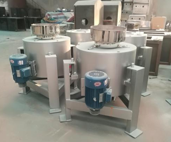 Centrifugal oil filter